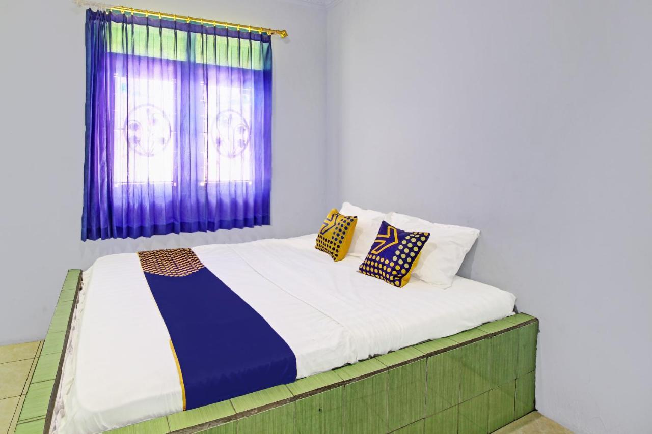 Spot On 91694 Hotel Rama Chandra Temanggung Exterior photo