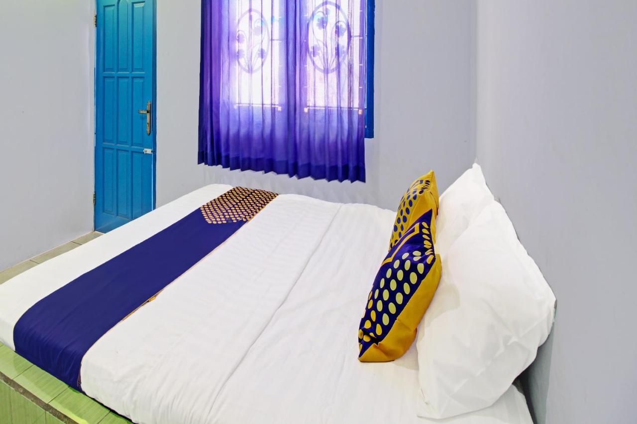 Spot On 91694 Hotel Rama Chandra Temanggung Exterior photo