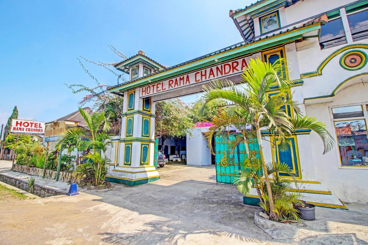 Spot On 91694 Hotel Rama Chandra Temanggung Exterior photo